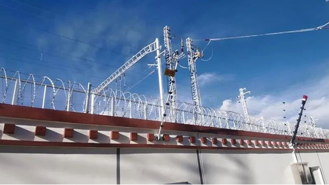 在海拔3700米高原裝電子圍欄是什么體驗(yàn)？ 打卡西藏第一條電氣化鐵路